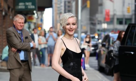 Модная красотка: total black лук Джулии Гарнер (ФОТО)