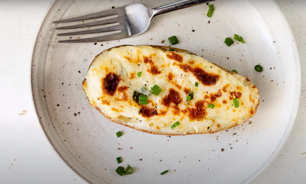 Ідеальний гарнір на Великдень і не тільки: хитра “двічі запечена картопля” (РЕЦЕПТ)