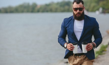Це не просто ввічливість: 9 конкретних фраз, які видають по вуха закоханого чоловіка