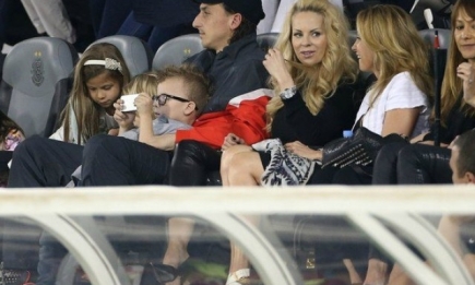 Златан Ибрагимович с женой и детьми на стадионе. Фото