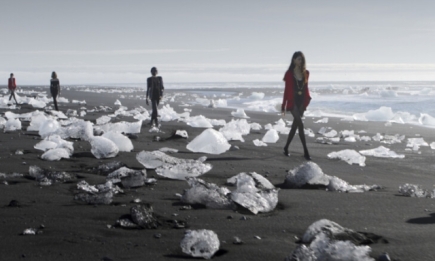 Мини-юбки, бриджи и мех: Saint Laurent представили новую коллекцию в ледниках (ФОТО+ВИДЕО)