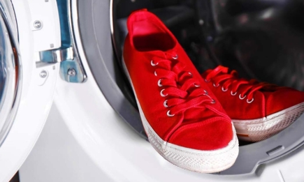 Не втратять форму та не пошкодяться: цікавий спосіб прання кросівок з чудовим ефектом