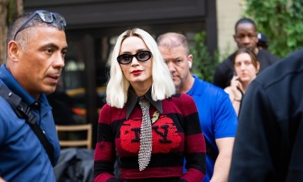 Красотка на миллион! Эмили Блант не узнать с новым цветом волос (ФОТО)