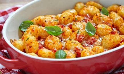 Если дома есть картофель, все будут сыты: как приготовить из него шикарное итальянское блюдо (ВИДЕО)