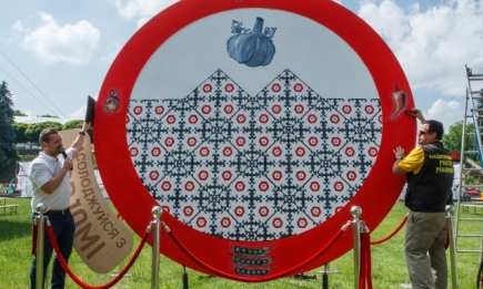 Во Львове установили Национальный рекорд – расписали самую большую в Украине тарелку