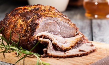 Лучшая мясная закуска на Рождество: как запечь свинину особенно сочной (РЕЦЕПТ)