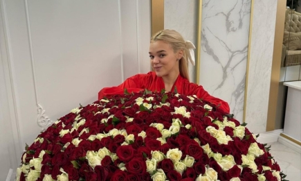 "Ни ума, ни совести": блогерша Верба нарвалась на "комлименты" из-за букета из 1001 розы, который она не может поднять (ФОТО)
