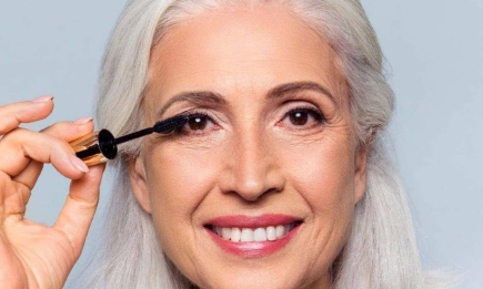 Про цей трюк знають не всі! Спеціальна техніка нанесення тіней для жінок у старшому віці (ВІДЕО)