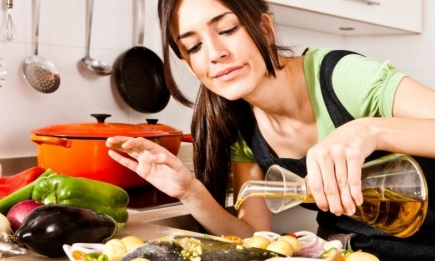 Зачем натирать тарелку чесноком: секрет опытных поваров