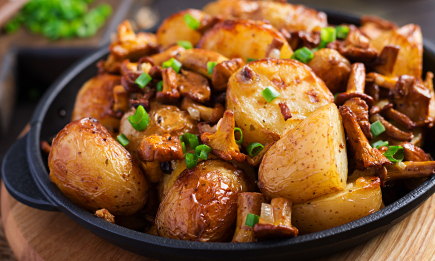 Ароматная классика: такой картофель будут есть даже без мяса (РЕЦЕПТ)