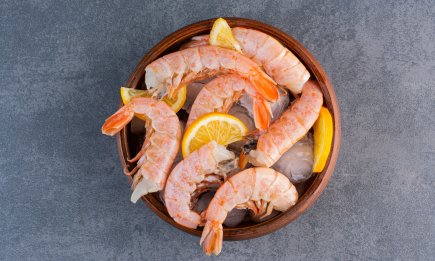 Викидаєте гроші на вітер: як правильно готувати вдома креветки, щоб не отримати "гуму"