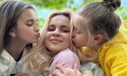 Лилия Ребрик в свой день рождения восхитила снимком с дочками: "Высшее достижение" (ФОТО)