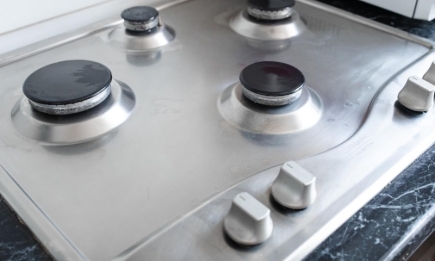 Інструкція від досвідчених господинь: як і чим правильно мити плиту на кухні
