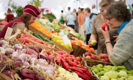 В Украине планируют открыть продуктовые рынки уже к концу недели