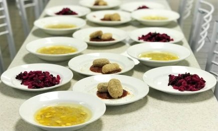 Морковные палочки в США и мисо-суп в Японии: как питаются школьники по всему миру