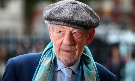 Зірка "Володаря перснів" Ієн Маккеллен зворушливо підтримав Україну: Гендальф прочитав вірш українського військового (ВІДЕО)