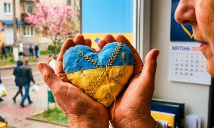 Люди с большим сердцем: душевные поздравления ко Дню благодарности волонтерам в стихах, прозе и красивых открытках