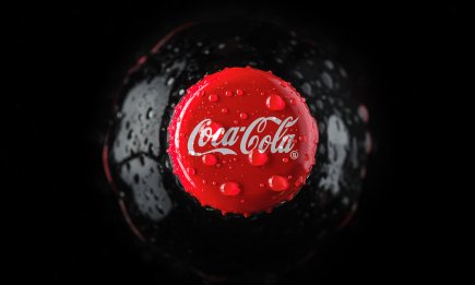 Такой формы вы ещё не видели: мужчина показал бутылку Coca-Cola, которой более 100 лет (ФОТО)