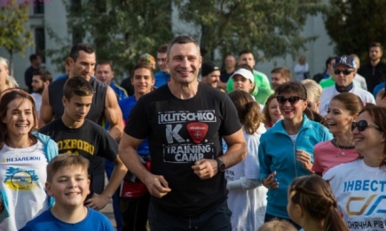 Виталий и Владимир Кличко провели беговую тренировку накануне Киевского марафона