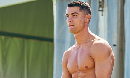 Настоящий мачо! 40-летний Криштиану Роналду похвастался рельефным телом в боксерах (ФОТО)