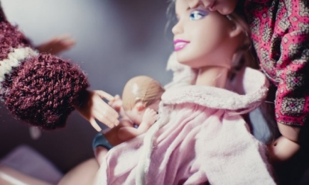 Фотограф Кэти Мур представила фото рожающей Барби