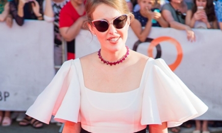 В ретро-очках и черно-белом платье: Ксения Собчак на кинофестивале "Кинотавр" (ГОЛОСОВАНИЕ)