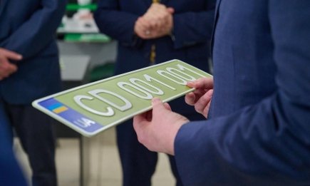 Не путайте с военными: что означают новые оливковые номера на дорогах