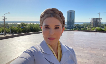 Юлія Тимошенко у День вишиванки вразила своїм іміджем та вишитою сукнею (ФОТО)