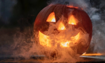 Гадания на Хэллоуин: самые популярные обряды, которые помогут воплотить в реальность желаемое и найти свою любовь