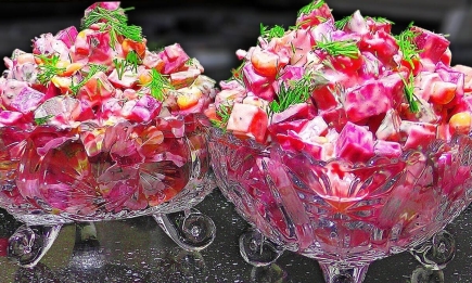 Красивий салат на день народження Барбі: яскрава і смачна закуска (РЕЦЕПТ)