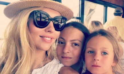 Оля Полякова рассказала, почему любит баловать своих дочерей (ВИДЕО)
