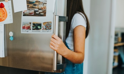 Улюблений напій допоможе позбутися неприємного запаху в холодильнику: геніально простий лайфхак