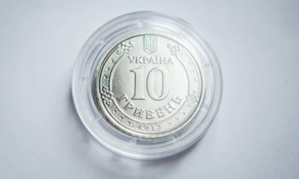 Новые 10 гривен от НБУ: когда выйдет памятная монета с рождественским символом