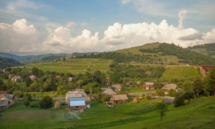 Дешевый дом в селе может стать ловушкой: эксперты объяснили, на чем люди теряют сотни тысяч