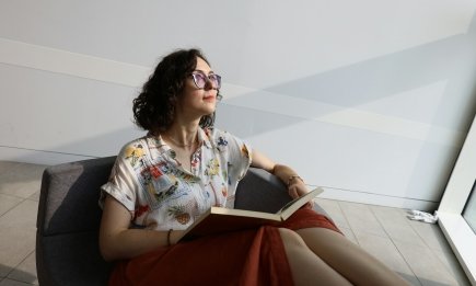 Люди с высоким IQ избегают этих 4 вещей: мы выполняем их "на автомате" каждый день