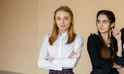 Анна Тринчер призналась, общается ли с предательницей Лизой Василенко после сериала "Школа"