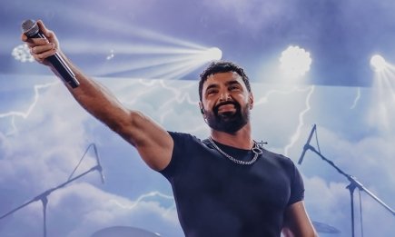 Концерт Віталія Козловського ледь не закінчився трагедією: на співака впала тяжка протипожежна завіса (ВІДЕО)