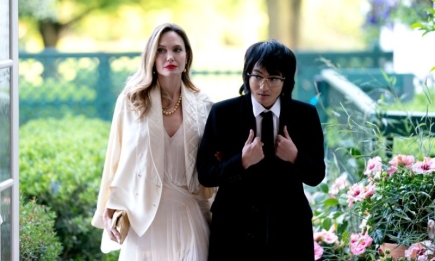 Анджелина Джоли на званом обеде президента США вместе с сыном: как выглядит 21-летний Мэддокс (ФОТО)