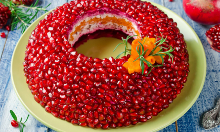 Знаменитий салат “Гранатовий браслет”: розкішна святкова закуска (РЕЦЕПТ)