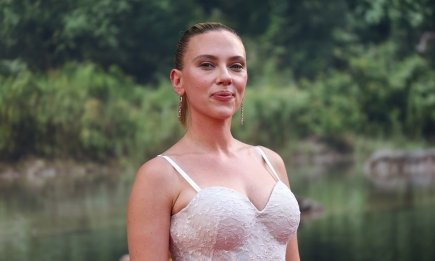 Это действительно она? Скарлетт Йоханссон удивила видом в парике и ретро-образе (ФОТО)