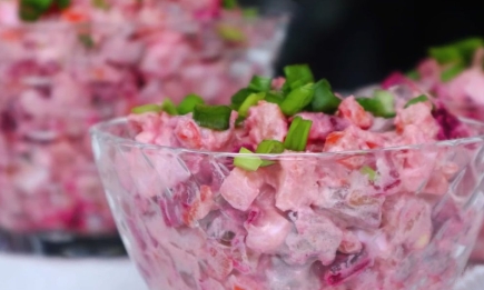 Спробуйте цей шведський салат з оселедцем - і про інші закуски забудете (РЕЦЕПТ)