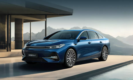 Менше ніж за 15 000 доларів: у Китаї випустили конкурента Toyota Corolla