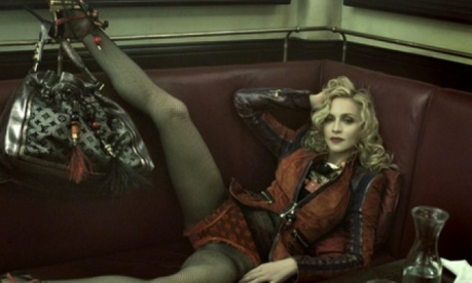 Пьяная Мадонна распивала алкоголь на полу во время фотовыставки в Лондоне (ФОТО)