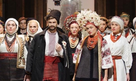 Супермодель по-украински 2: участницы вышли на подиум в национальных костюмах