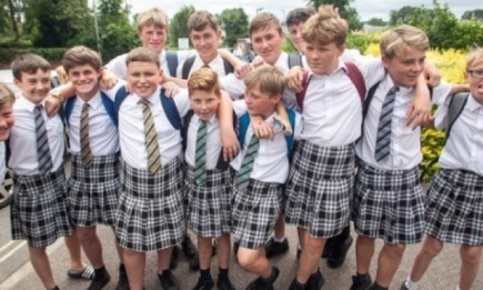Против правил: школьники в Великобритании начали носить юбки, бойкотируя школьную форму