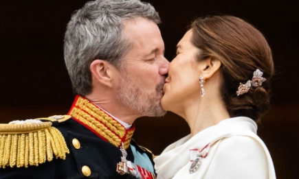 Новый король Дании страстно поцеловал жену на глазах у неистовой публики (ФОТО, ВИДЕО)