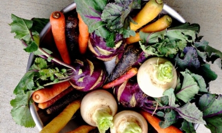 Налаживаем отношения с организмом после застолья: рецепты легких и сытных салатов