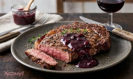 Идеально к мясу, курице и шашлыку: как быстро приготовить густой кисло-сладкий соус из слив (РЕЦЕПТ)