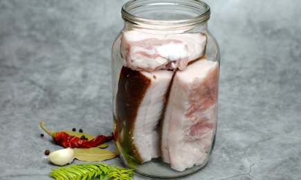 Нежнейшее сало готовится так: рецепт шикарной "двойной" закуски (РЕЦЕПТ)