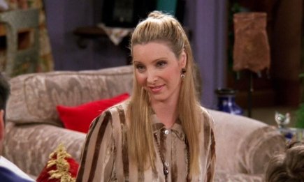 Необычные ароматы: какими духами пользовалась Фиби из сериала "Друзья"